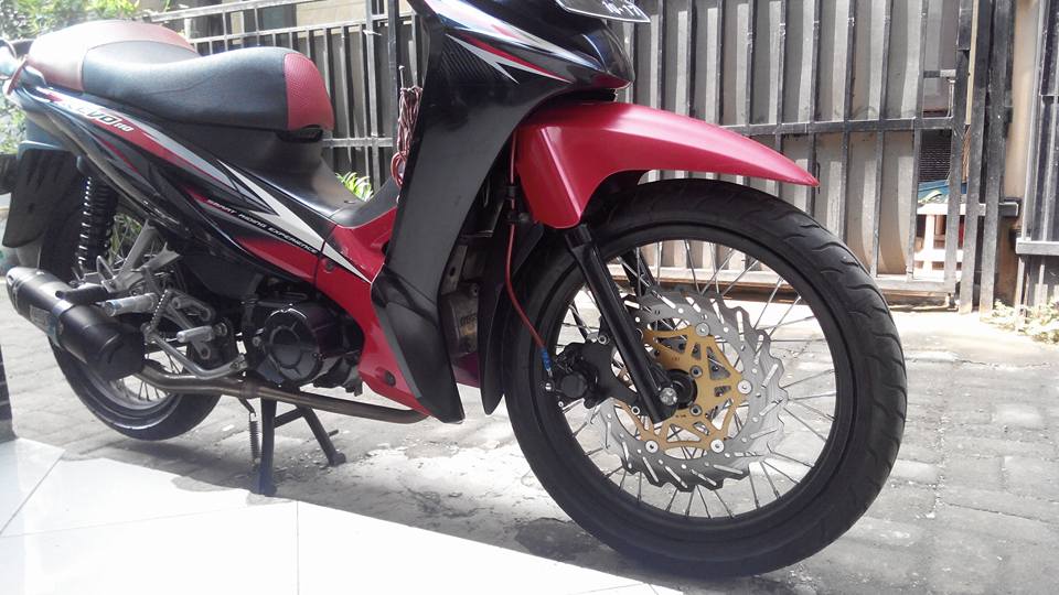 Warna Velg Yang Cocok Untuk Motor Merah. Karakter Motormu Terlihat dari Warna Velg Pilihanmu!