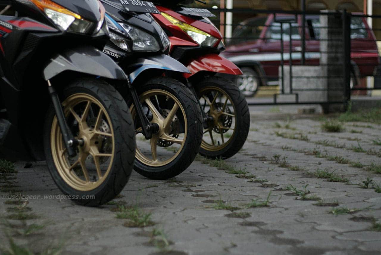 Warna Velg Gold Metallic. Cat Velg Motor Warna Emas, Memang jadi Lebih Keren