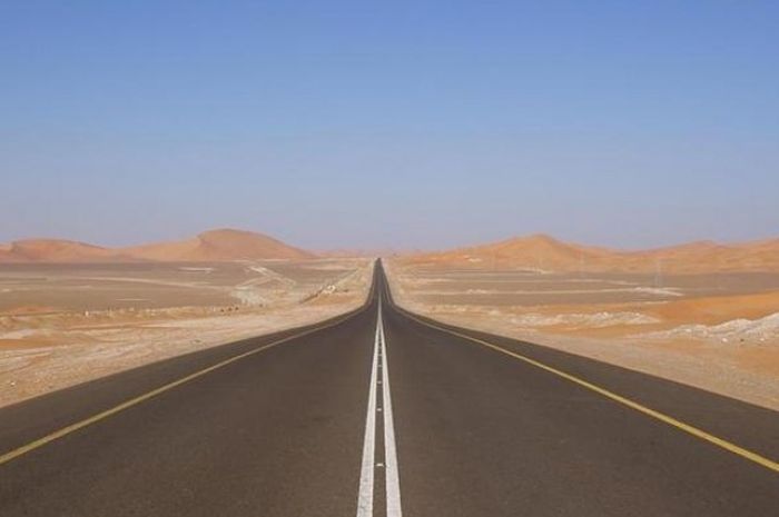 Jalan Lurus Terpanjang Di Indonesia. Inilah Jalan Lurus Terpanjang di Dunia, Setara Jalan Tol Jakarta