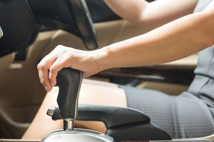 Umur Transmisi Matic Mobil. Transmisi Mobil Matik Bisa Panjang Umur, Hindari 3 Kelakuan Ini