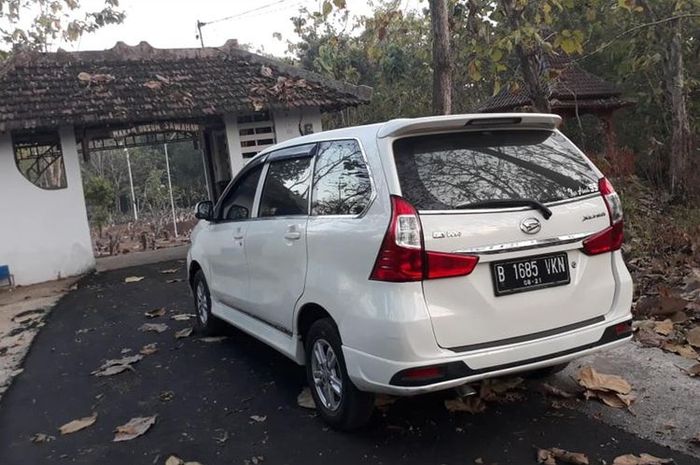 Foto Dalam Mobil Malam. Viral Pengemudi Mobil Tersesat ke Kuburan Tengah Malam Setelah