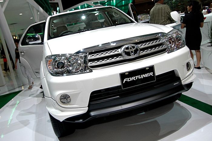 Harga Fortuner 2015 Diesel Matic. Jatuh Hati Pada SUV Toyota Fortuner Transmisi Matik, Segini Harga