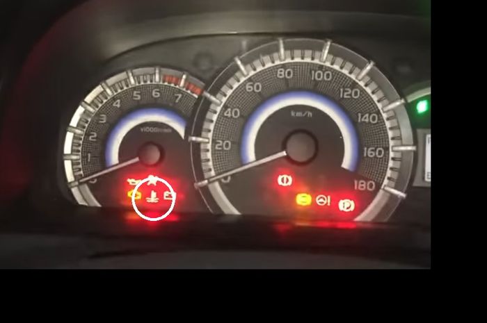 Indikator Temperatur Mobil Avanza. Lampu Indikator Suhu Mesin Nyala Berkedip, Kepala bengkel