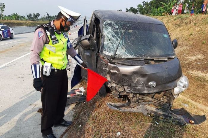 Ban Pecah Di Tol. Ban Pecah di Tol, 3 Cara Ini Bisa Dilakukan Untuk Minimalisir