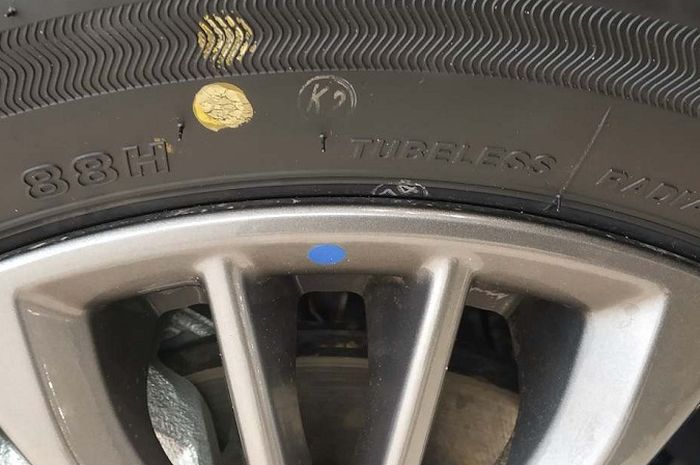 Velg Mobil Warna Kuning. Ban Mobil Kamu Ada Kode Titik Kuning?, Bukan Ngadi-Ngadi Ini