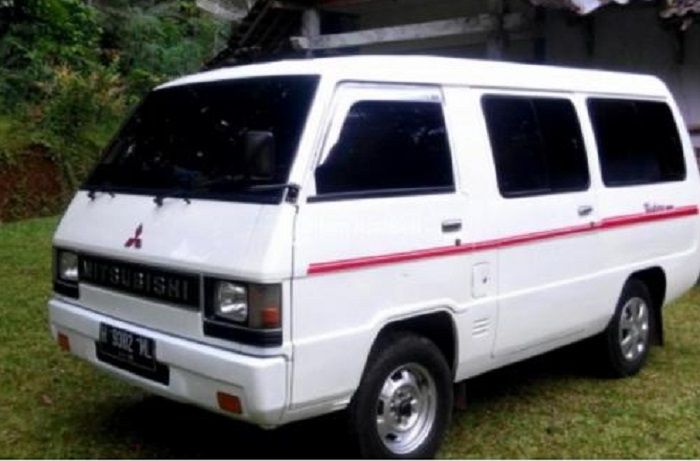 Mitsubishi L300 Bensin 1990 Bensin. Muat 15 Orang, Punya Mesin Diesel dan Irit BBM Terkenal Kuat