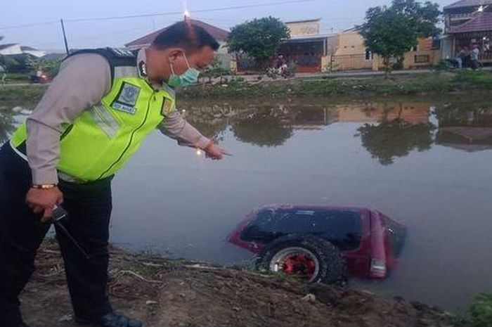 Tempat Belajar Mobil Di Palembang. Niat Belajar Mobil, Petik Pelajaran Kejadian Panther Nyemplung