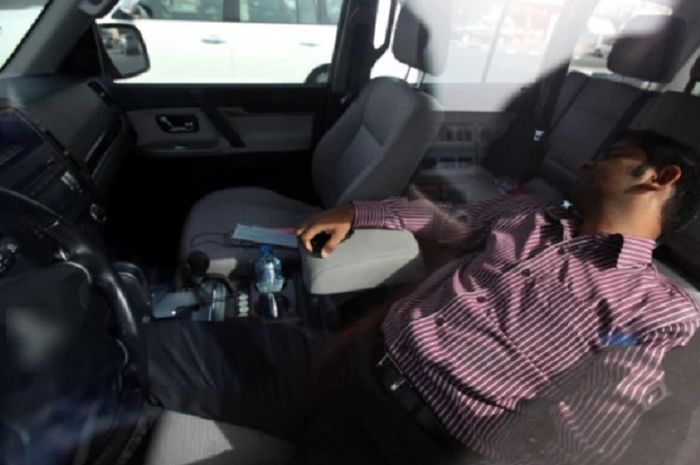 Dalam Mobil Malam Hari. Cuman Butuh 1 Jam Tidur Dalam Mobil Bisa Berakibat Fatal, Seperti