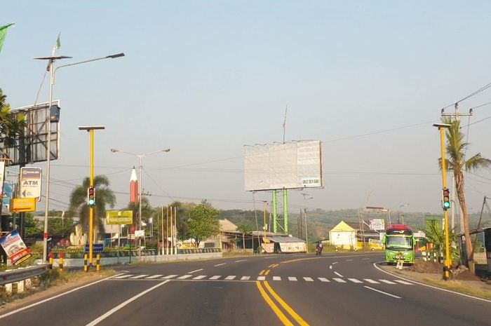 Arti Marka Jalan Warna Kuning. Marka Jalan Ada Warna Putih dan Kuning, Apaan Sih Maksudnya