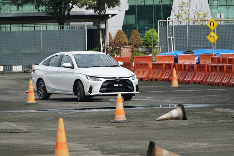 Ganti Oli Mesin Toyota Yaris. Interval Ganti Oli Mesin Toyota Vios