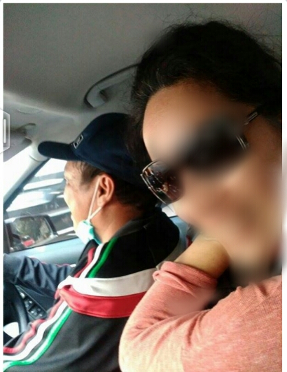 Foto Nyetir Mobil Siang Hari. Eksklusif! Foto Gayus Nyetir Mobil Bersama Perempuan! Halaman 1