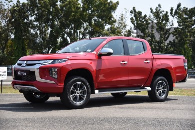 Perbedaan Triton Gls Dan Exceed. Enam Varian Lengkap dari Mitsubishi New Triton