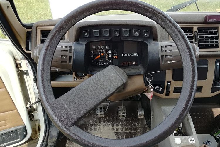 Tempat Oli Power Steering. PERAWATAN MOBIL, Inilah 4 Penyebab Oli Power Steering Jadi