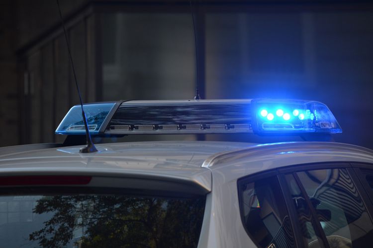Pacaran Di Dalam Mobil. Viral Oknum Polantas Kepergok Asyik Pacaran di Dalam Mobil