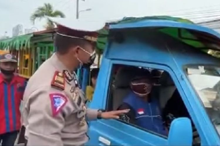 Odong Odong Mobil Pick Up. Mobil Pick Up Angkut Orang dan Kendaraan Odong-odong Yang