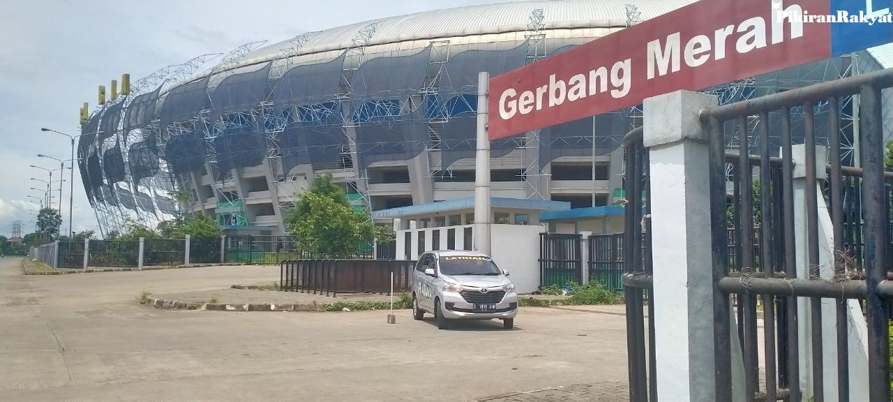 Tempat Belajar Mobil Di Bandung. Stadion GBLA Terbengkalai, Area Parkir Jadi Arena Belajar