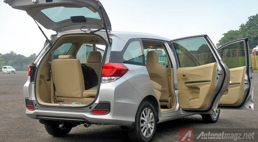 Interior Honda Mobilio Prestige. Review Honda Mobilio Prestige AT by AutonetMagz [with Video