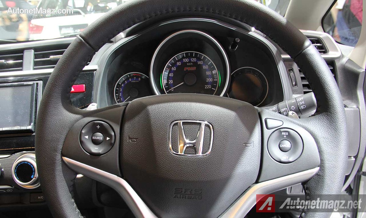 Honda Jazz Black Top Limited Edition. Perbedaan-Honda-Jazz-RS-Black-Top-Limited-Edition