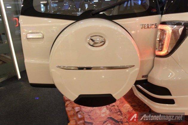 Cover Ban Serep Terios Original. 2015-Daihatsu Terios-Cover-Ban Serep