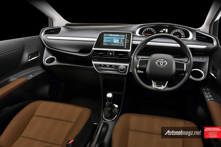 Toyota Sienta Interior Indonesia. Interior dashboard Toyota Sienta Indonesia berbeda dengan versi