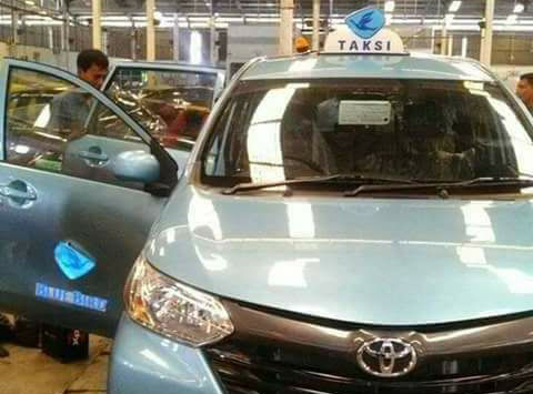 Taksi Blue Bird Avanza. Toyota Avanza Transmover Resmi Jadi Taksi Bluebird!