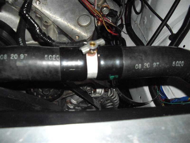 Selang Radiator Mobil Bocor. Cara Mudah Mengatasi Selang Radiator Bocor di Perjalanan
