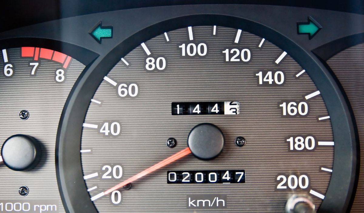 Cara Membaca Odometer Digital. Cara Cek Odometer Mobil, Bekas Oprekan Atau Asli