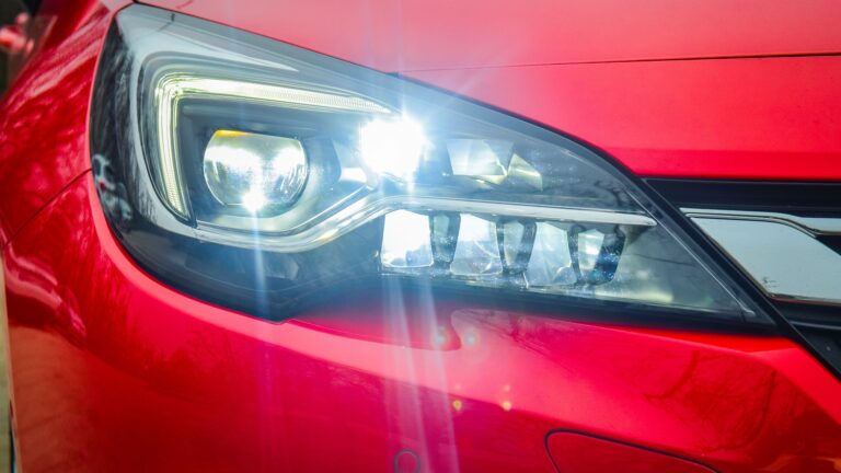 Cara Pasang Lampu Led Mobil Yang Benar. Lampu LED Mobil – Keuntungan, Harga, dan Tips Memilihnya