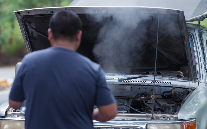 Cara Mengatasi Mesin Mobil Cepat Panas. 8 Penyebab Mesin Mobil Cepat Panas dan Cara Mengatasinya