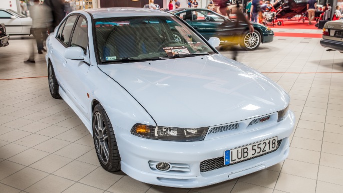 Spesifikasi Mitsubishi Galant V6 2000. Mitsubishi Galant, Sedan 90an dengan Tampilan Agresif