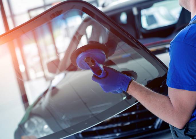 Cara Poles Kaca Mobil. Biaya Poles Kaca Mobil dan Pilihan Cara Menghilangkannya