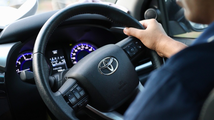 Perbedaan Toyota Dan Daihatsu. Toyota vs Daihatsu, Mana yang Lebih Unggul?