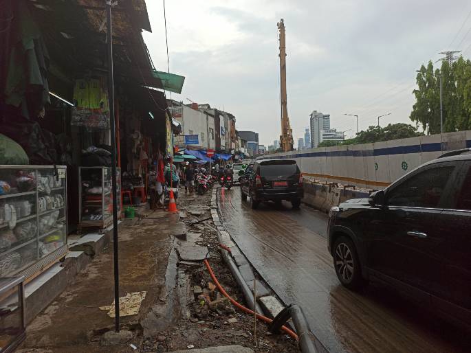 Cara Mengetahui Posisi Ban Kiri Mobil. Cara Mengemudi Mobil di Jalan Sempit dan di Tanjakan