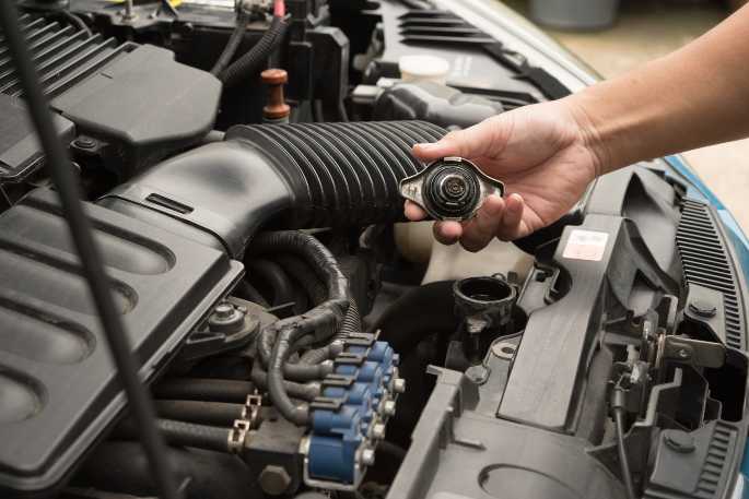 Penyebab Air Radiator Keluar Terus Dari Selang Pembuangan. 4 Penyebab Air Radiator Mobil Keluar dari Tabung Cadangan