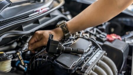 Penyebab Tidak Ada Percikan Api Pada Busi Mobil. Penyebab Koil Mobil Tidak Mengeluarkan Api dan Solusinya