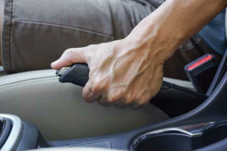 Penyebab Pedal Rem Mobil Tidak Kembali. 3 Penyebab Rem Mobil Terlalu Dalam dan Cara Memperbaikinya