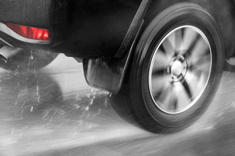 Jual Beli Ban Mobil Bekas. Berikut Daftar Harga Ban Mobil Terbaru Bulan Maret 2021 l Carro.id