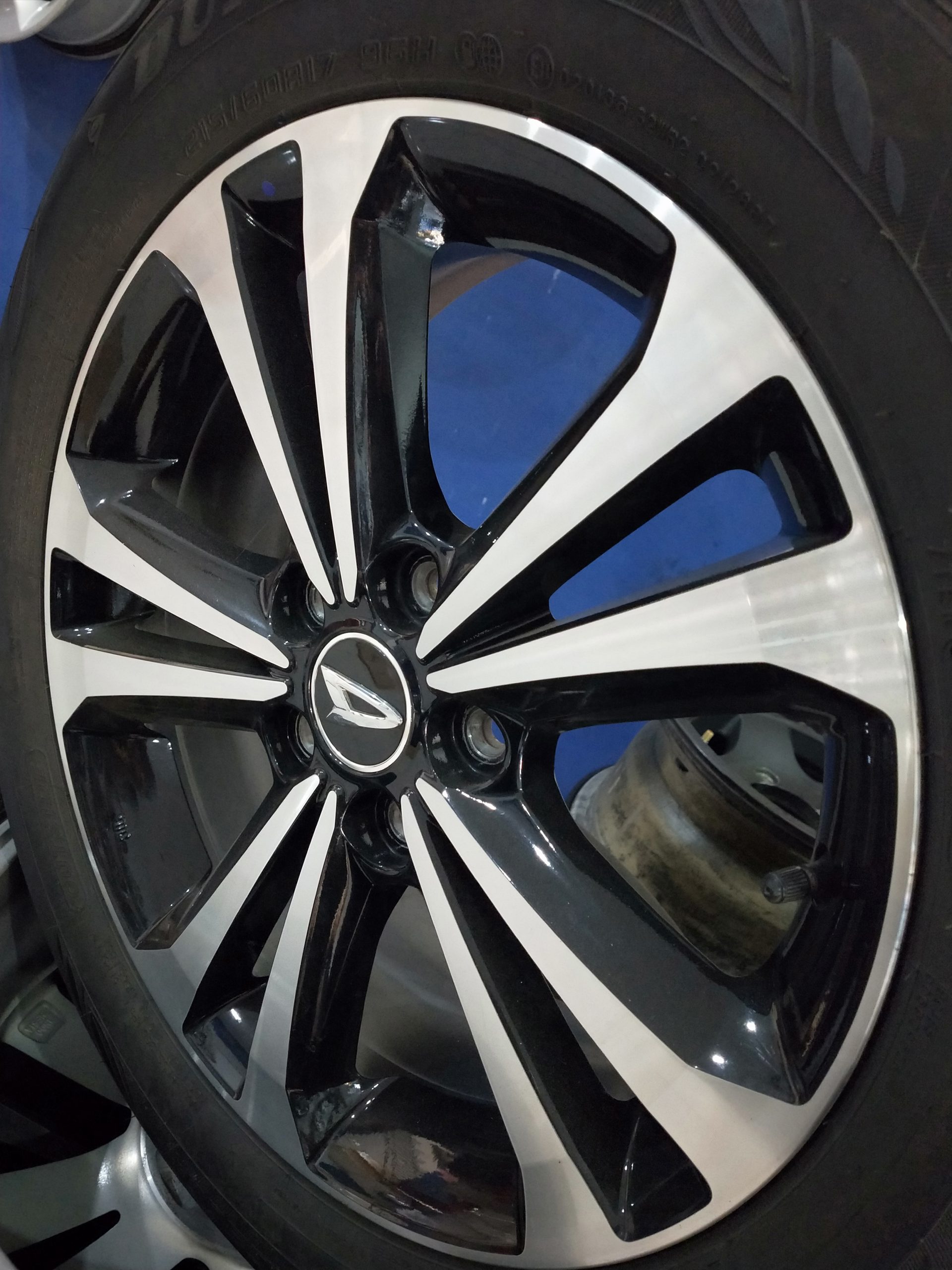 Velg Mobil Terios Ring 17. Velg original terios ring17 plush ban 215/60-17