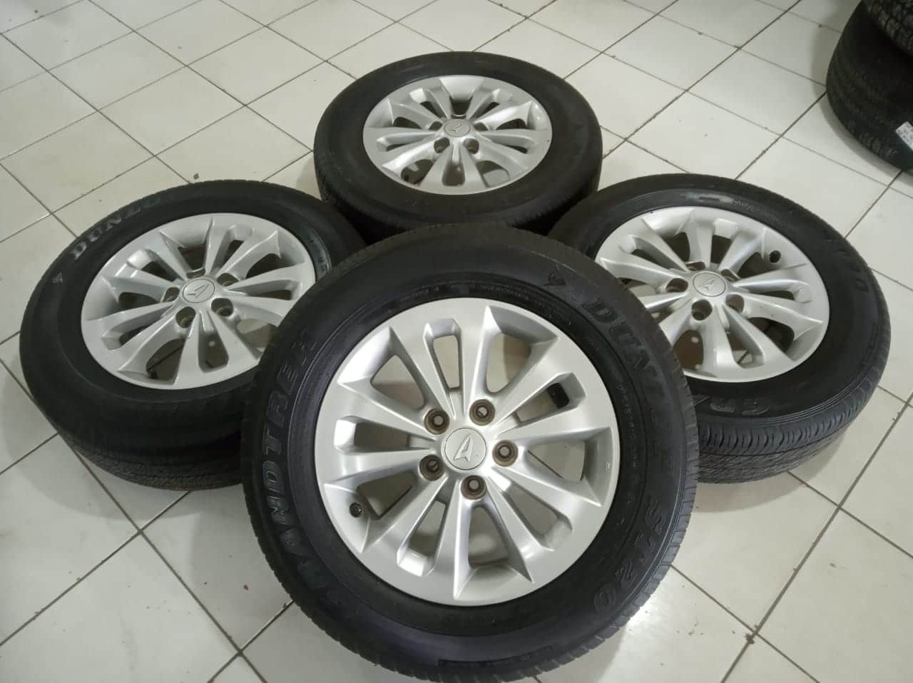 Velg Mobil Terios Ring 16. Velg Oem Mobil Terios Ring 16 Pcd 5x114,3 + Ban Bekas