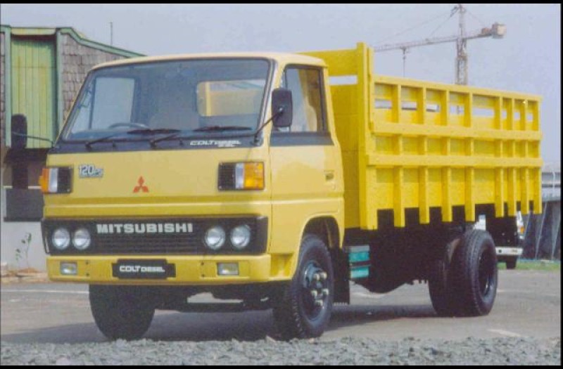 Spesifikasi Mitsubishi Colt Diesel 100 Ps. Generasi IV Mitsubishi Canter, Pelopor Pengguna Seragam Kuning