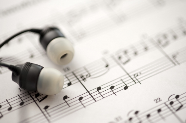 Lagu Yang Enak Didengar Di Mobil. 10 Lagu Terbaik Saat Mengendarai Mobil