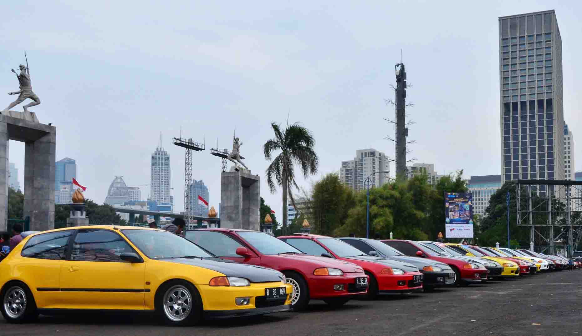 Harga Mobil Estilo Bekas. Alasan Ini Bikin Harga Honda Civic Estilo Dibanderol Selangit