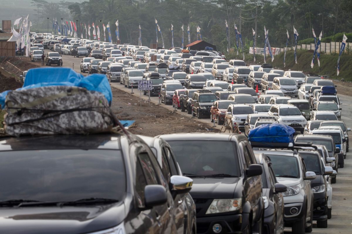 Cara Mengemudi Mobil Manual Di Jalan Macet. Cara Mengendarai Mobil Manual Saat Mudik