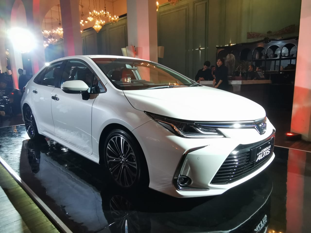 Harga Toyota Corolla Altis 2019. Toyota All New Corolla Altis 2019 Resmi Rilis, Harga Mulai Rp468