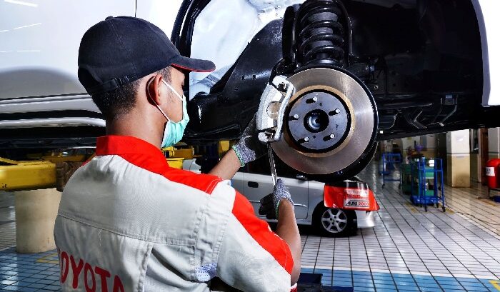 Harga Kaca Depan Avanza Di Auto2000. Biaya Servis di Auto2000, Mahal Nggak, Sih?