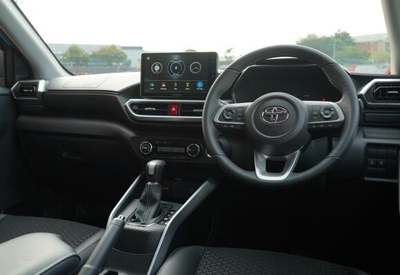 Mobil Toyota Raize Interior. Bedah Interior Toyota Raize, Dilengkapi Fitur Canggih