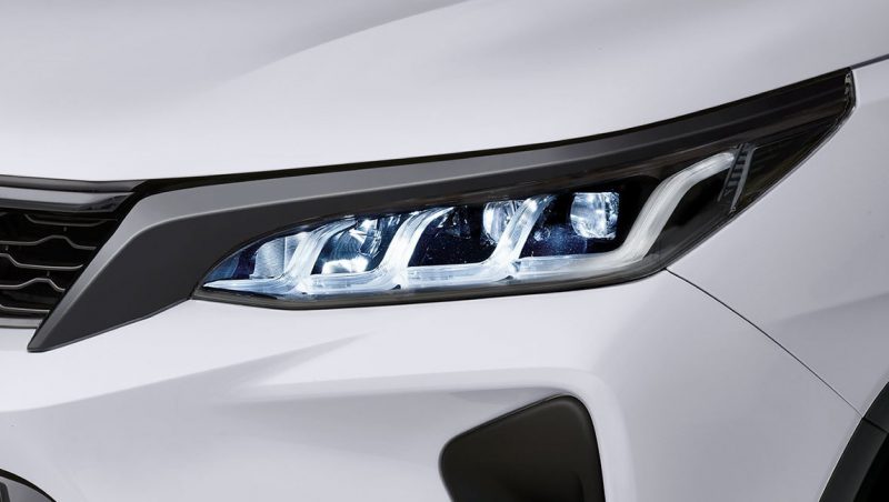 Lampu Led Mobil Yang Terang Saat Hujan. Berikut Kelebihan dan Kekurangan dari Lampu LED Mobil Anda I