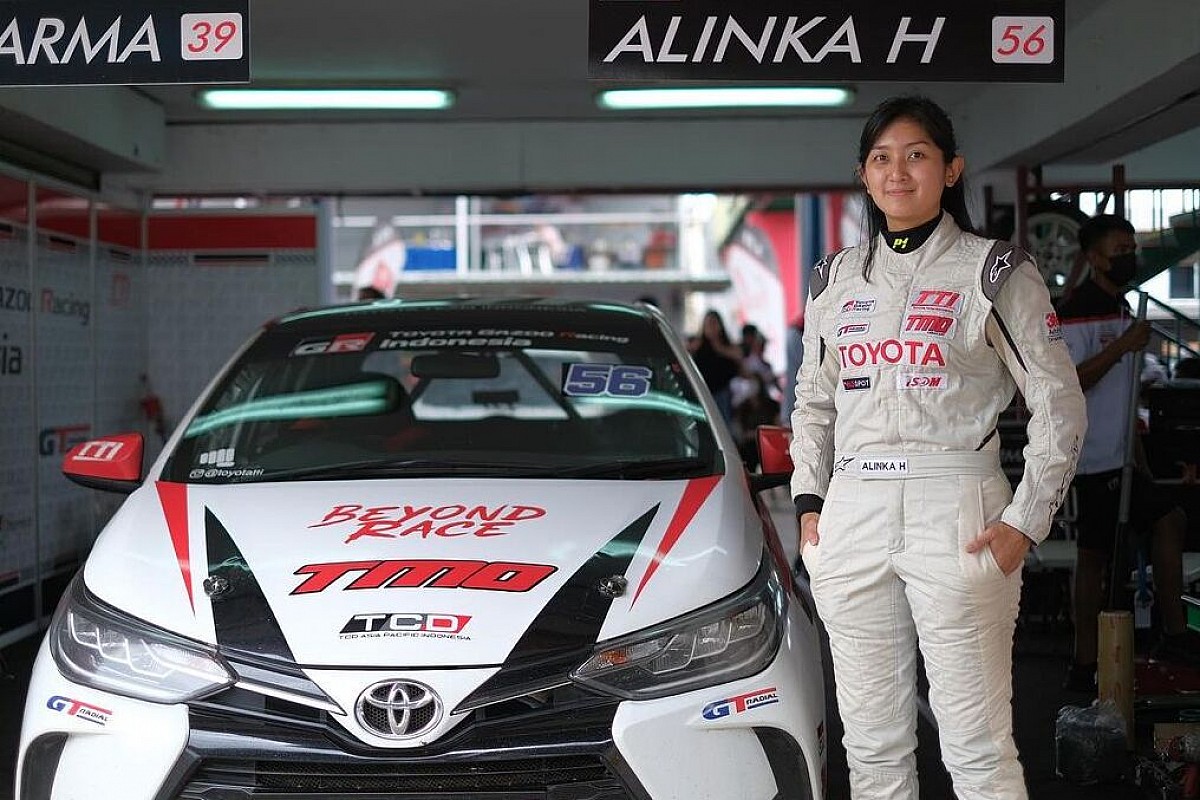 Pembalap Mobil Wanita Indonesia. 6 Pembalap Perempuan Indonesia yang Sudah Teruji di Lintasan