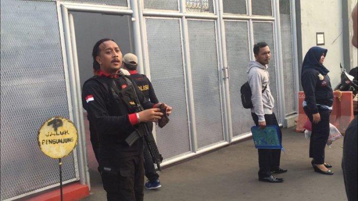 Cara Membuka Pintu Belakang Grand Livina. Terungkap! Cara Napi Narkoba Meloloskan Diri dari Lapas