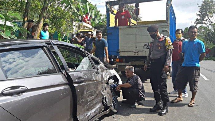 Harga Honda Jazz Second Purbalingga. Kecelakaan Mobil Honda Jazz Remuk Lawan Pikap, Tabrak Kios